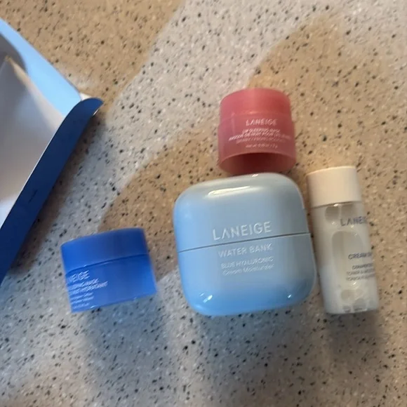 LANEIGE Icons To Go Set with Blue, White, and Pink - Picture 4 of 4